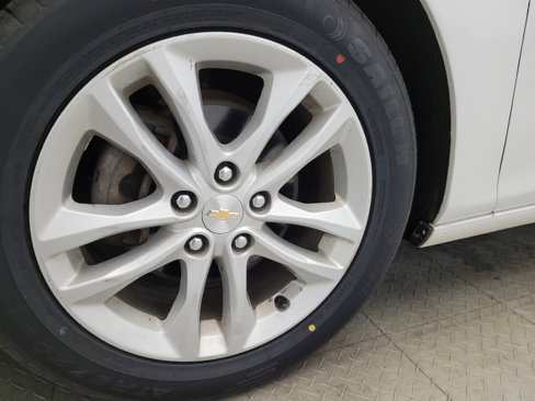 Used 2017 Chevrolet Malibu LT image 31