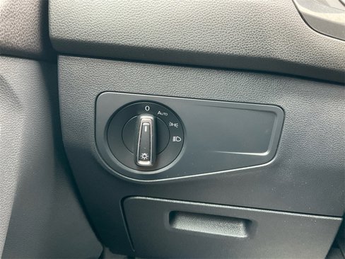 Used 2018 Volkswagen Tiguan SE image 28