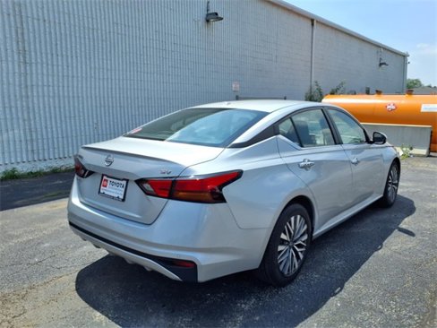Used 2023 Nissan Altima 2.5 SV image 3