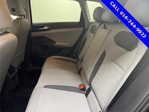 Used 2024 Volkswagen Taos SE image 7