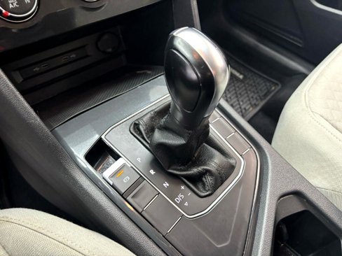 Used 2020 Volkswagen Tiguan S image 20