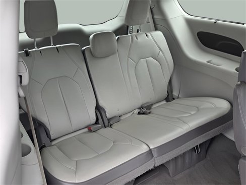 Used 2018 Chrysler Pacifica Touring-L image 34