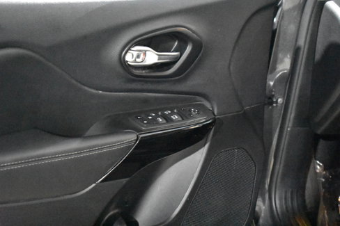 Used 2023 Jeep Cherokee Altitude Lux image 14