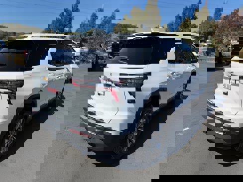 New 2026 Chevrolet Equinox LT image 4