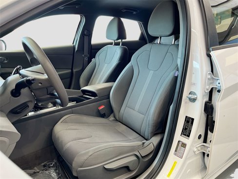 Used 2022 Hyundai Elantra SE image 18