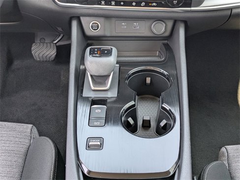 Used 2023 Nissan Rogue SV image 18