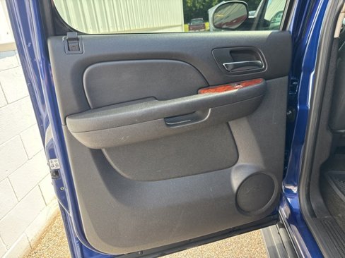 Used 2013 Chevrolet Avalanche LS image 28
