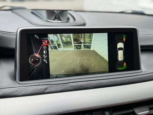 Used 2015 BMW X5 M image 25