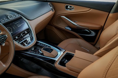 Used 2023 Aston Martin DBX image 17