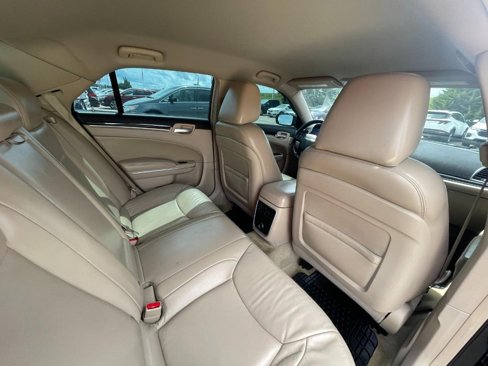Used 2013 Chrysler 300 w/ Driver Convenience Group image 9