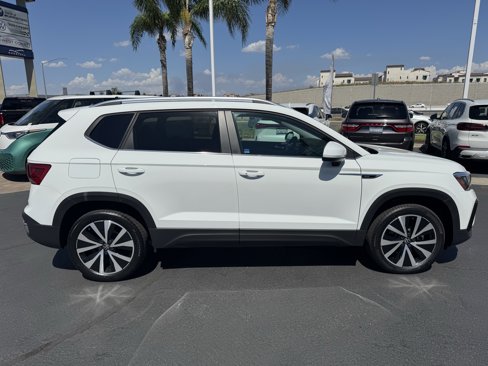 Certified 2023 Volkswagen Taos SE image 11