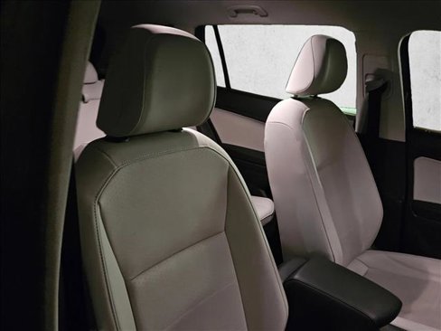 Used 2019 Volkswagen Tiguan SE image 23
