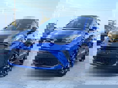 Used 2021 Toyota C-HR XLE image 2
