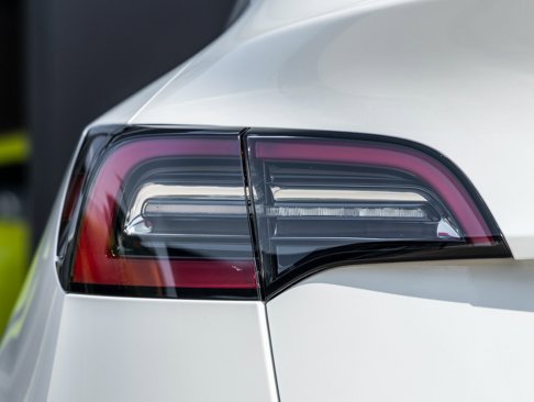 Used 2021 Tesla Model Y Long Range image 12
