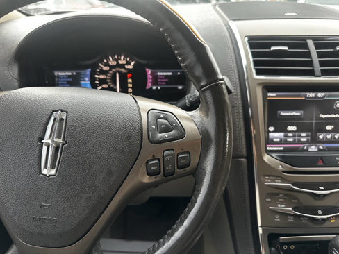 Used 2012 Lincoln MKX AWD image 26