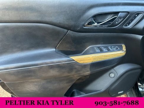 Used 2017 GMC Acadia Denali image 15