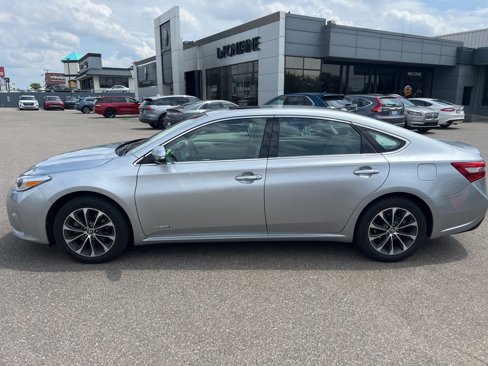 Used 2016 Toyota Avalon XLE Premium image 2