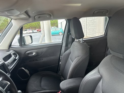 Used 2021 Jeep Renegade Sport image 3