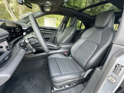 New 2025 Porsche Macan Electric image 13