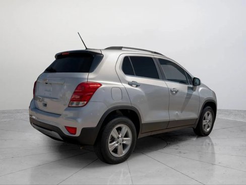 Used 2018 Chevrolet Trax LT w/ LT Convenience Package image 5