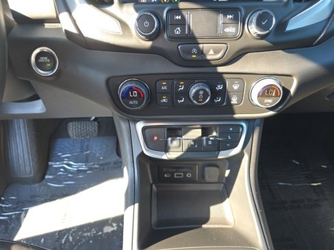 Certified 2024 GMC Terrain SLT image 17