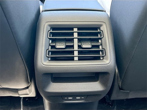 New 2025 Volkswagen Tiguan SE image 25
