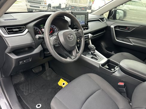 Used 2019 Toyota RAV4 LE image 9