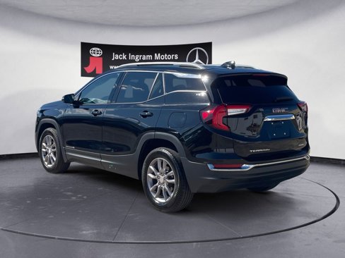 Used 2024 GMC Terrain SLT image 3