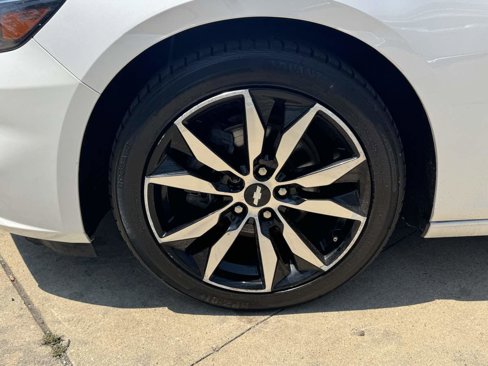 Used 2018 Chevrolet Malibu LT image 9
