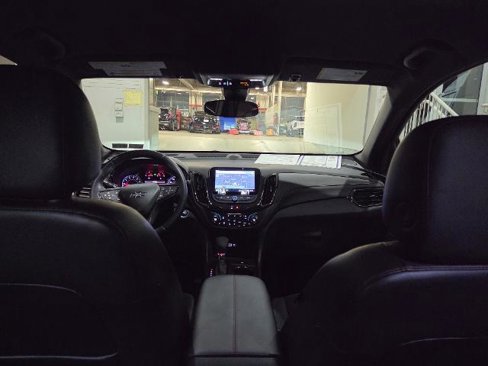 Used 2022 Chevrolet Equinox RS w/ Infotainment Package image 16