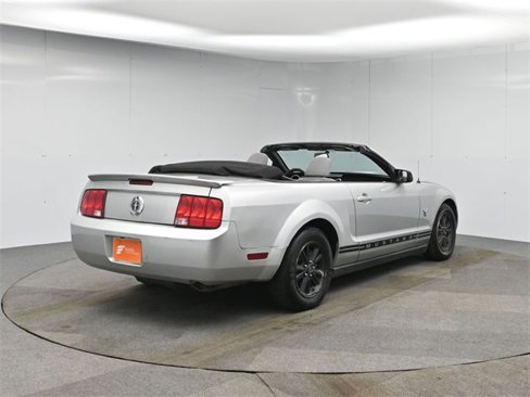 Used 2009 Ford Mustang Convertible image 5