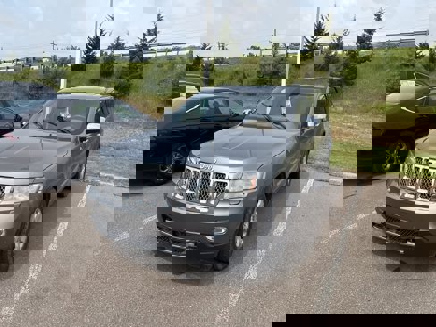 Used 2013 Jeep Grand Cherokee Overland Summit image 2