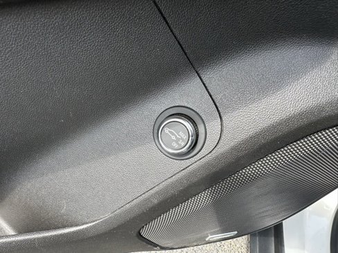 Used 2018 GMC Acadia SLT image 19