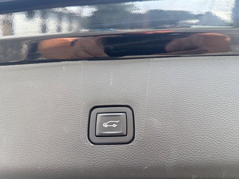 Used 2022 Chevrolet Traverse LT image 18