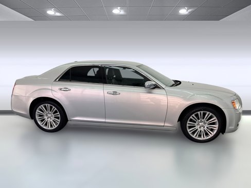 Used 2011 Chrysler 300 Limited image 7