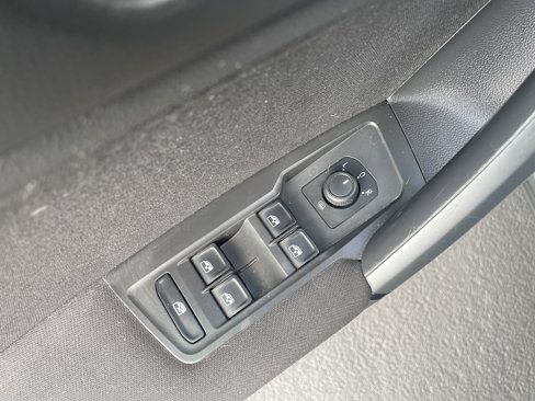 Used 2019 Volkswagen Tiguan S image 20