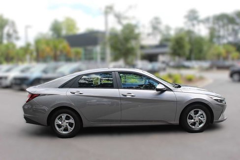 Used 2023 Hyundai Elantra SE image 11