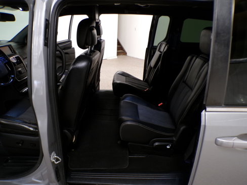 Used 2015 Chrysler Town & Country S image 12