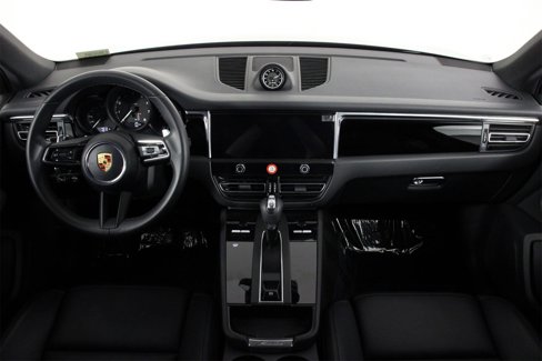 Certified 2025 Porsche Macan image 11