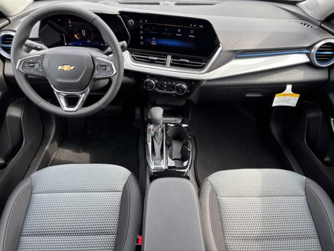 New 2025 Chevrolet Trax LT w/ Sunroof Package image 7