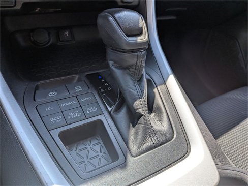 Used 2021 Toyota RAV4 LE image 15