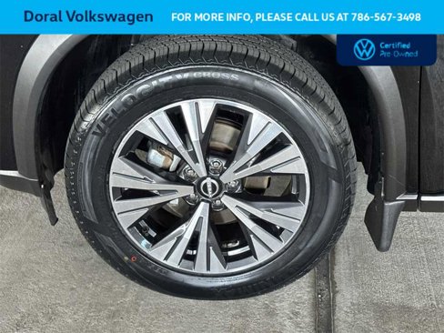 Used 2023 Nissan Rogue SV image 11