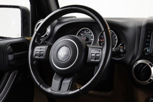 Used 2017 Jeep Wrangler Unlimited Rubicon w/ Connectivity Group image 13
