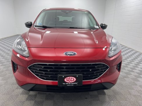 Used 2021 Ford Escape SE w/ SE Sport Appearance Package image 3