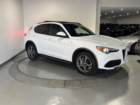 Used 2022 Alfa Romeo Stelvio Ti image 7