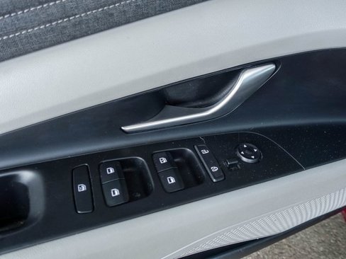 Used 2021 Hyundai Elantra Limited image 23