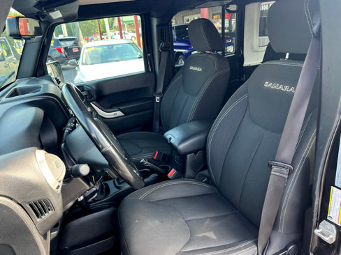 Used 2016 Jeep Wrangler Unlimited Sahara w/ Connectivity Group image 13