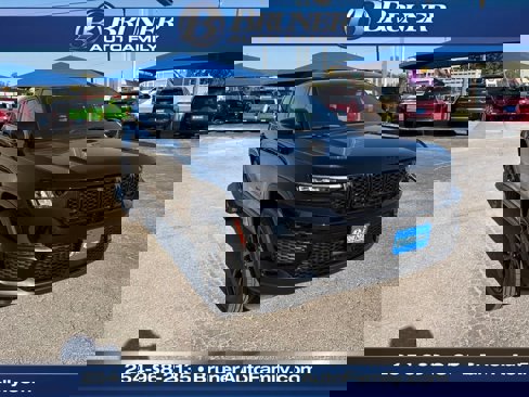 New 2025 Jeep Grand Cherokee Altitude image 3