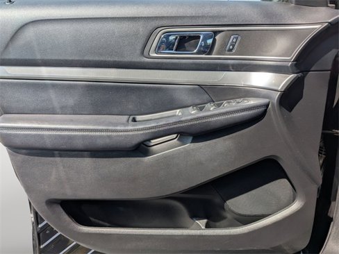 Used 2017 Ford Explorer XLT w/ Equipment Group 202A image 24