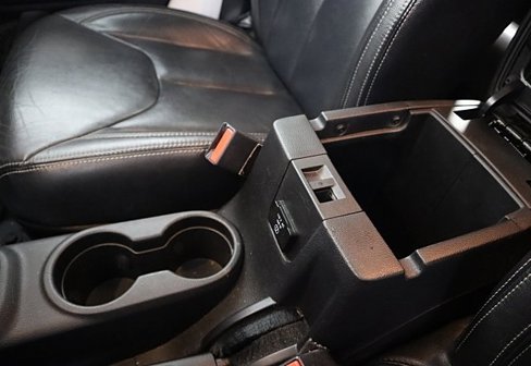 Used 2016 Jeep Wrangler Unlimited Sahara w/ Connectivity Group image 30